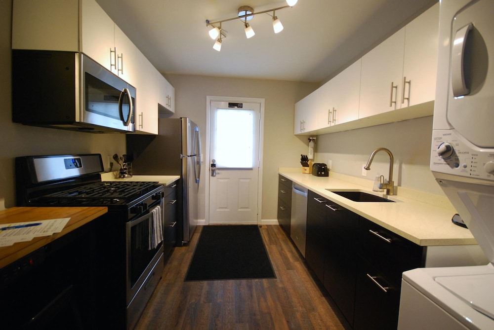 B1bc Affordable Hotel alternative Perfect for Long Term Stay - photo 4