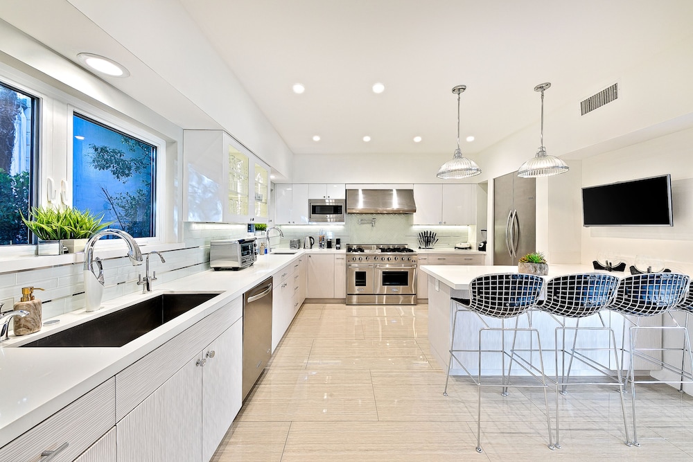 Beverly Hills Luxury Modern Palace - photo 16