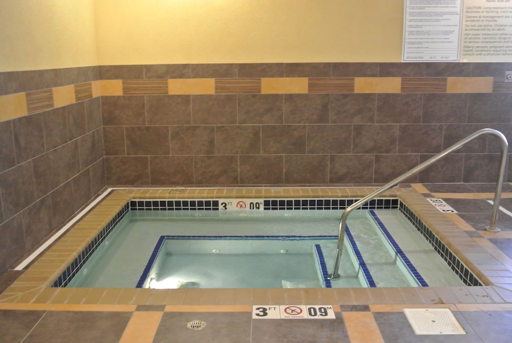 Hampton Inn & Suites Dickinson - photo 56