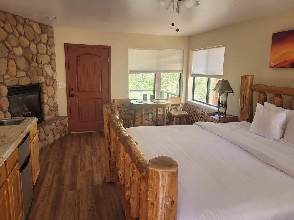 Creekside Lodge and Cabins - photo 8