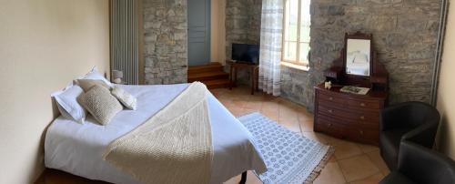 Les Tilleuls — hotel in Saint-Georges-De-Luzencon