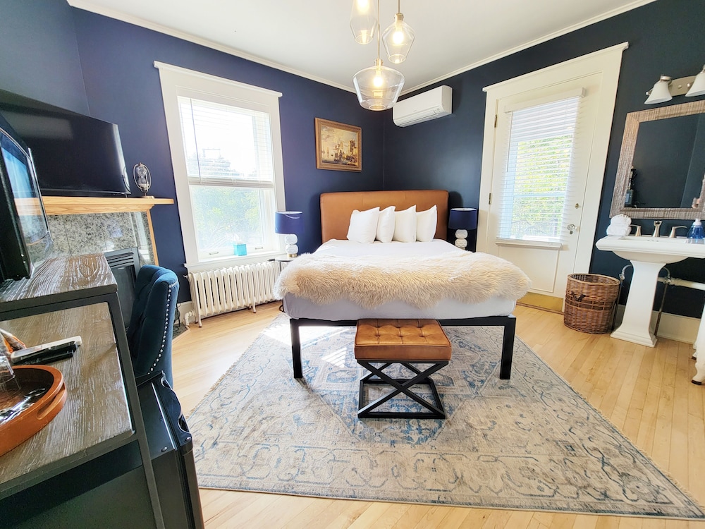 Historic GG Barnum Mansion by Heirloom Boutique Collection - photo 18