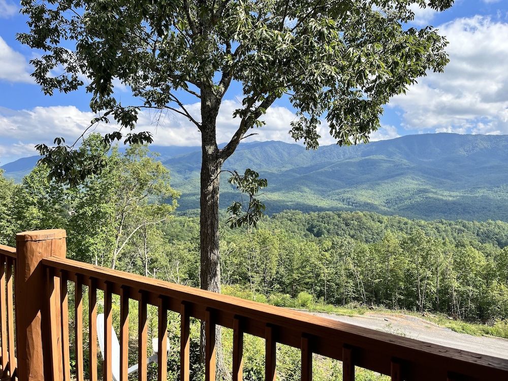Snow Hill Secluded W Mountain Views 2 Bedroom Cabin by Heavenly Views Resort - photo 11