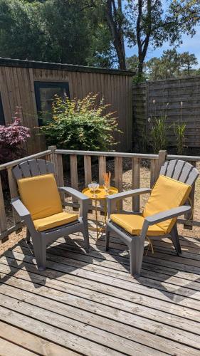 Kabana La palmeraie confort détente assurée 7 kms plages in Saint-Hilaire-De-Riez, France