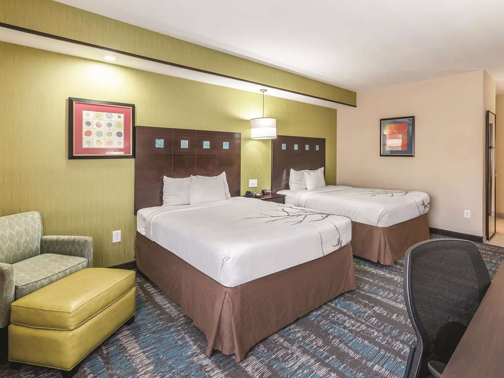 La Quinta Inn & Suites by Wyndham Dallas Grand Prairie South - photo 29