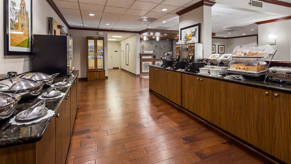 Clarion Pointe Near Medical Center - photo 31