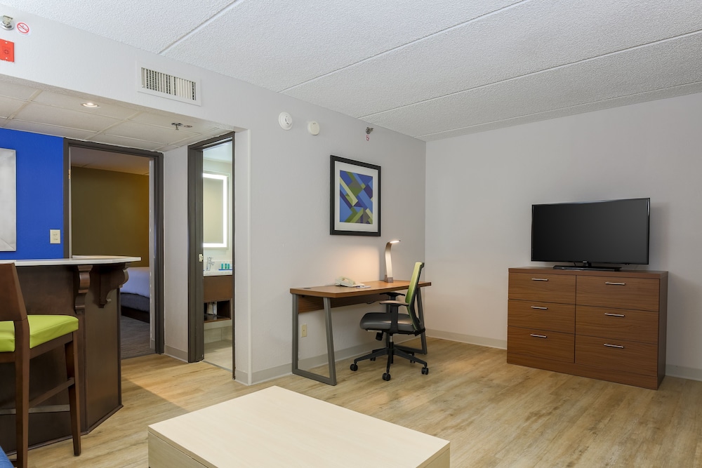 Holiday Inn Express Milwaukee West Medical Center by IHG - photo 7
