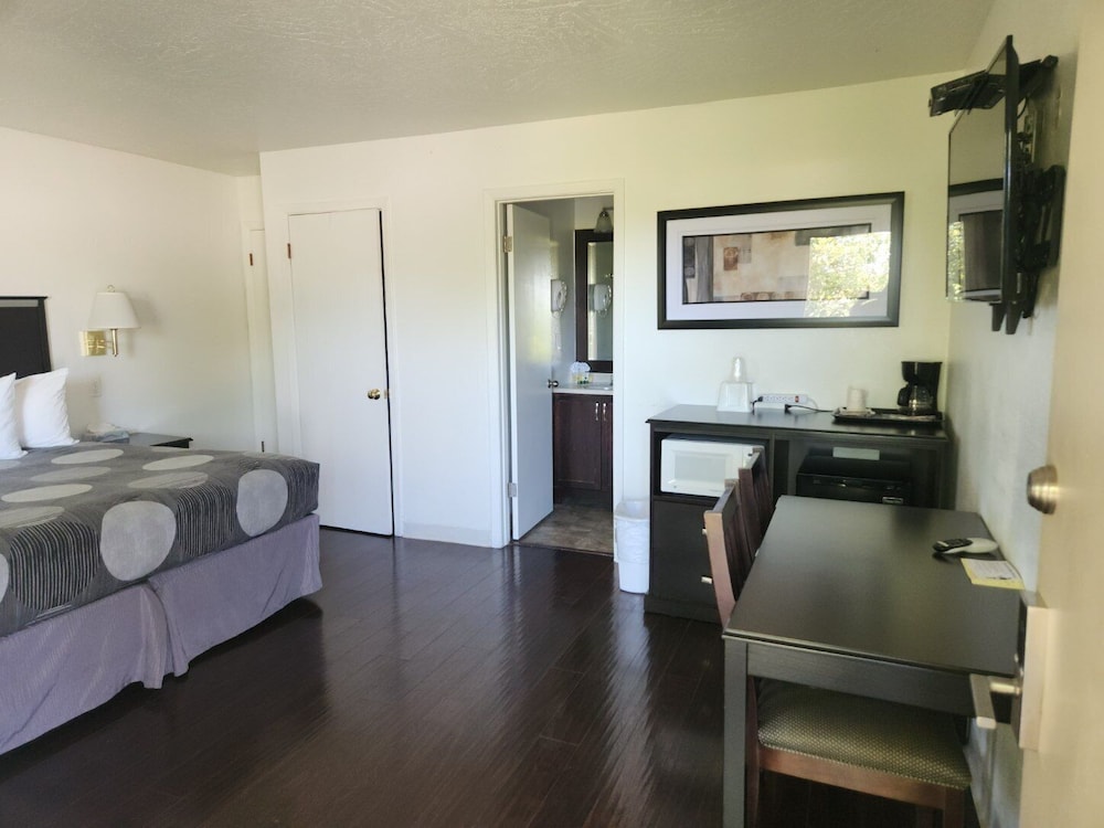The View Motel - photo 10