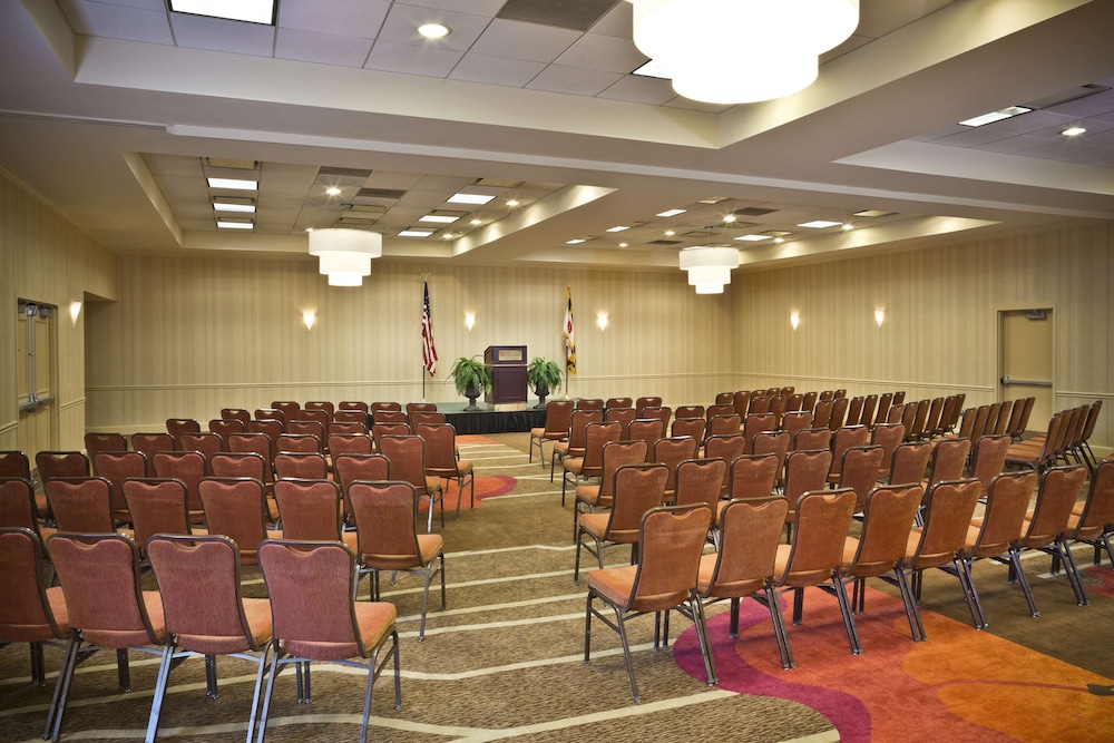 Hilton Garden Inn Baltimore White Marsh - photo 50
