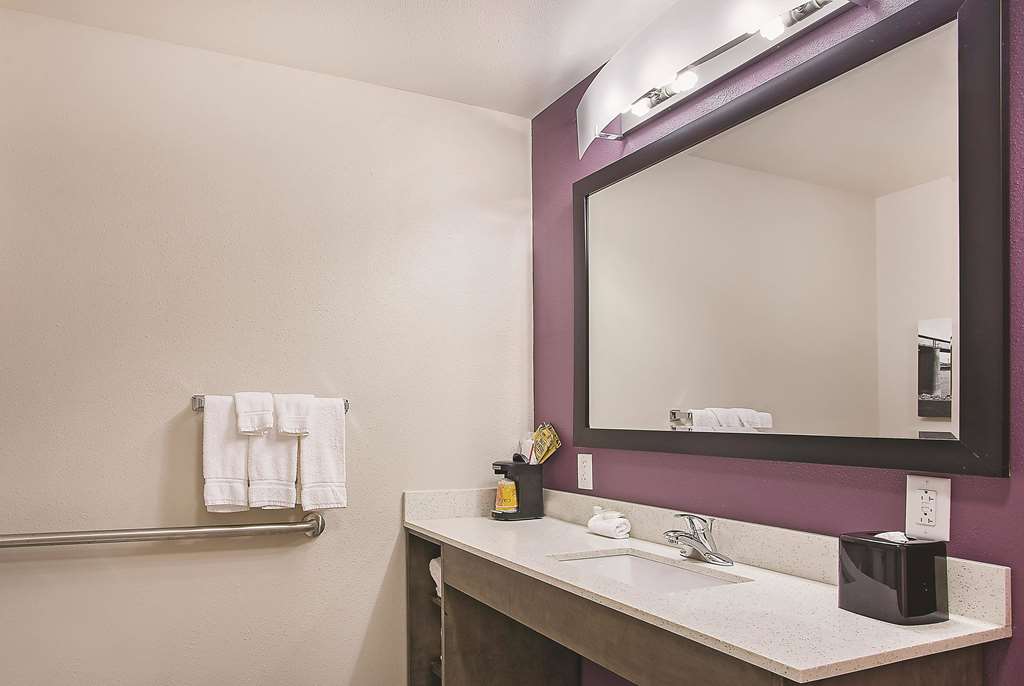 La Quinta Inn & Suites by Wyndham Chattanooga Lookout Mtn - photo 25