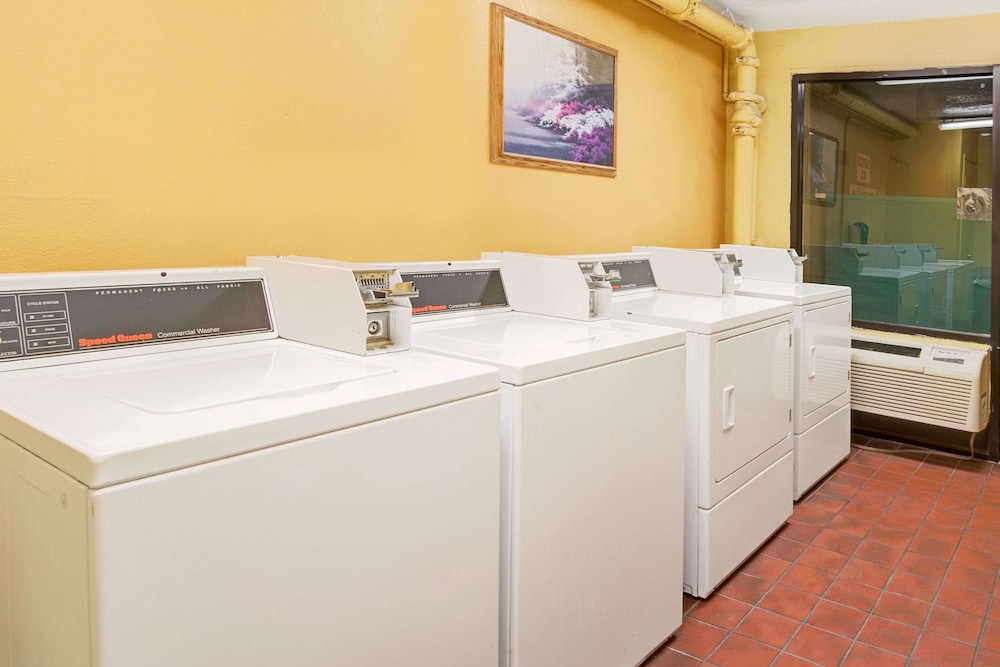 Days Inn by Wyndham El Paso Airport East - photo 11