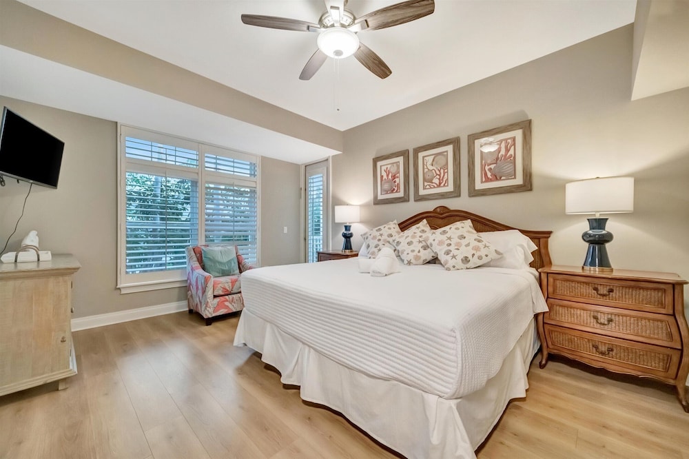 Holmes Beachfront Oasis - carbon neutral hotel in Holmes Beach