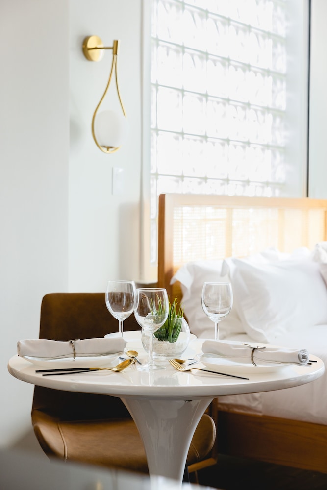 The Modernist Hotel - photo 17