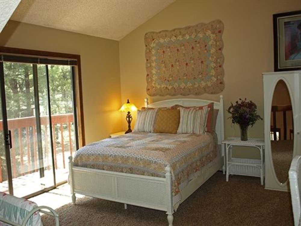 Whispering Pines Inn - photo 3