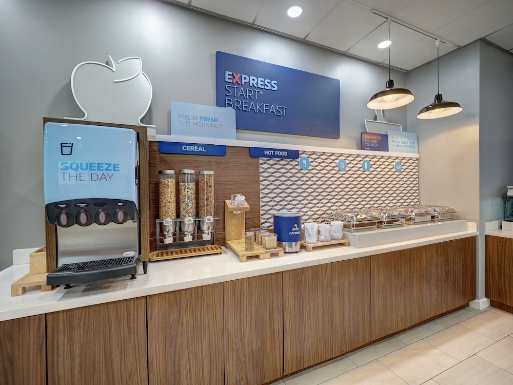 Holiday Inn Express Corpus Christi Beachfront by IHG - photo 55