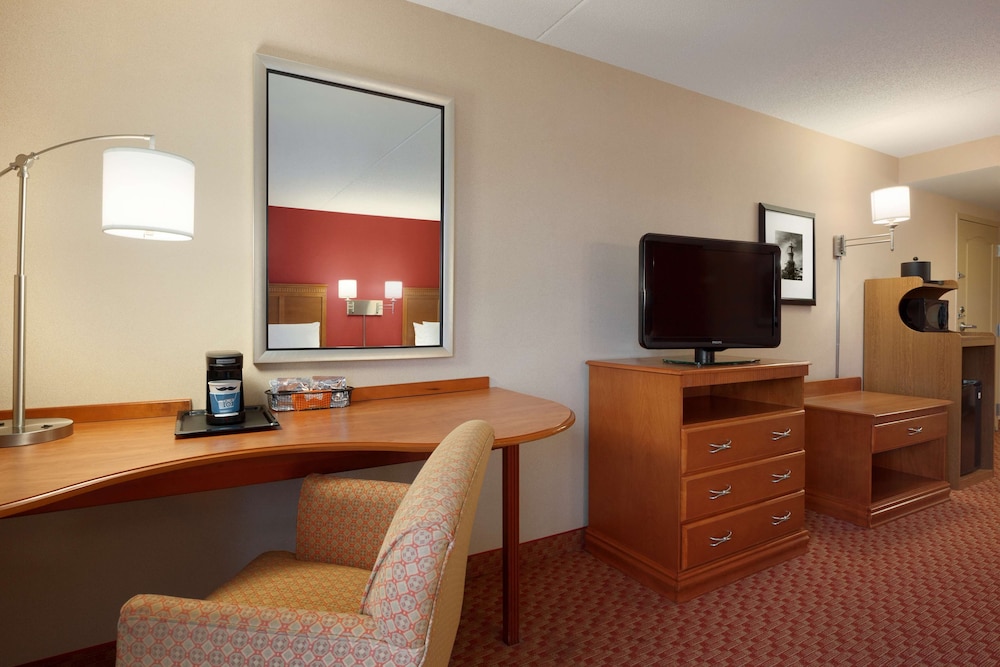 Hampton Inn & Suites Hartford East Hartford - photo 16