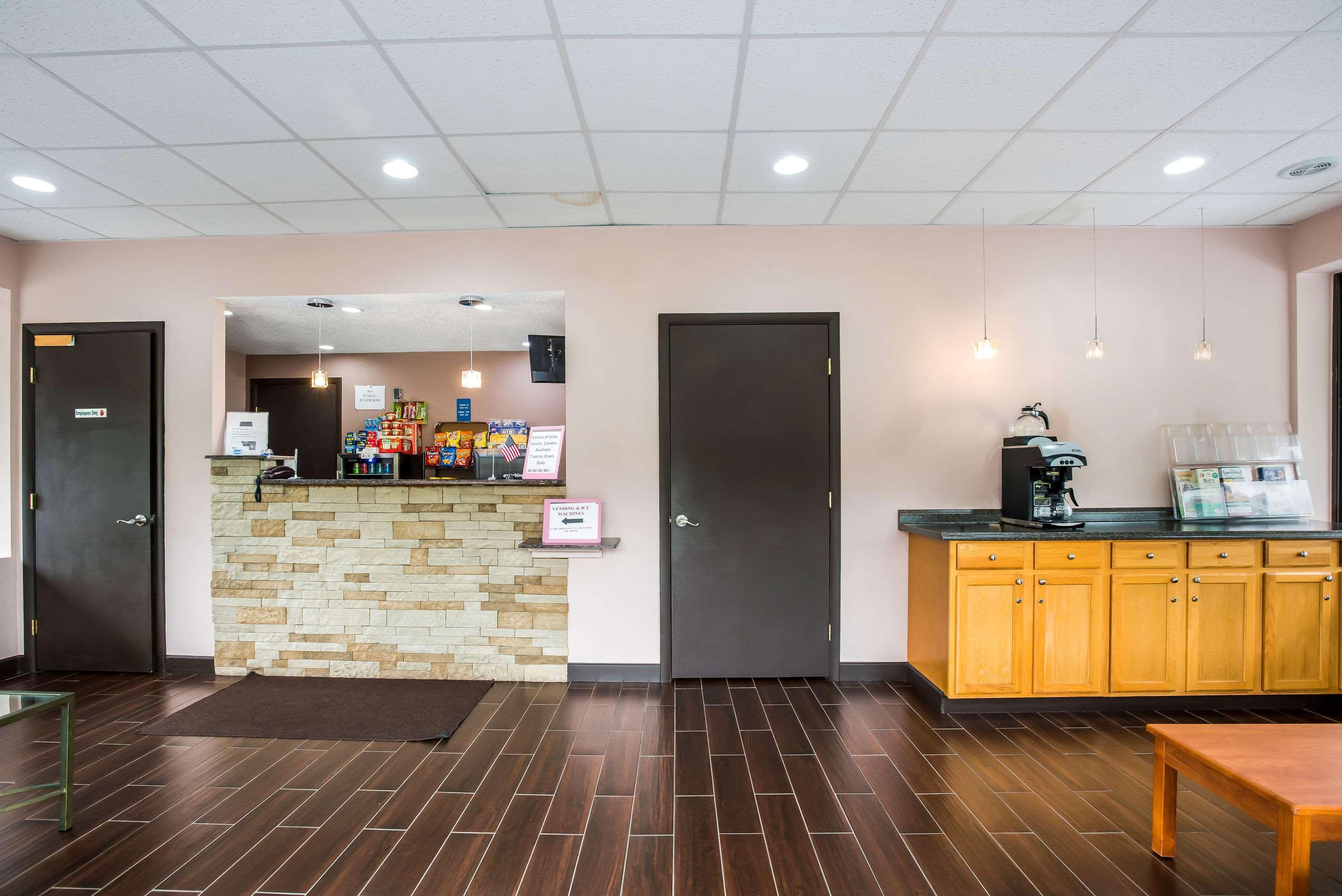 Rodeway Inn - photo 21