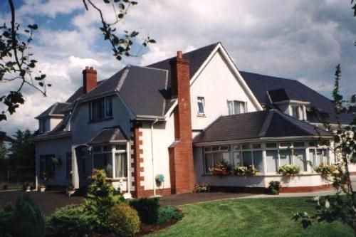 Caldhame Lodge — 4-Star Luxury Hotel in Crumlin, United Kingdom