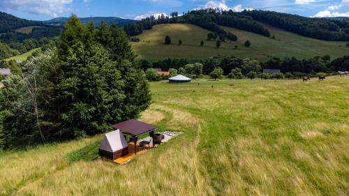 Glamping s piknikem u koní — hotel in Sobotin