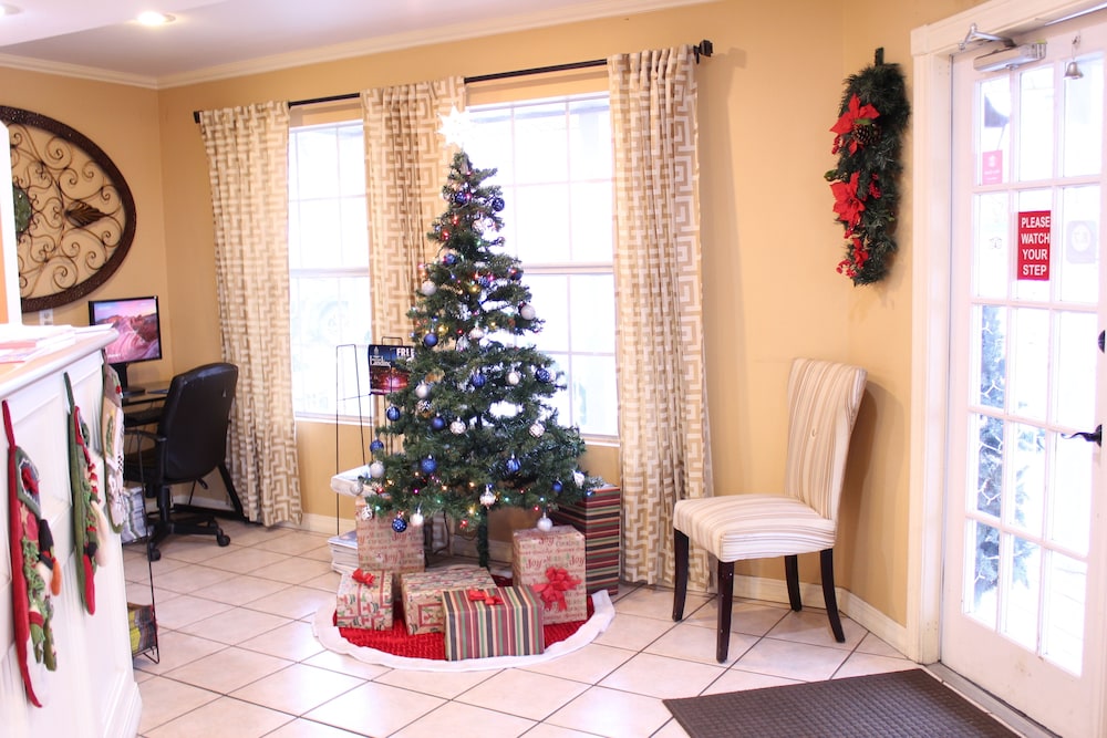 Gazebo Inn - photo 2