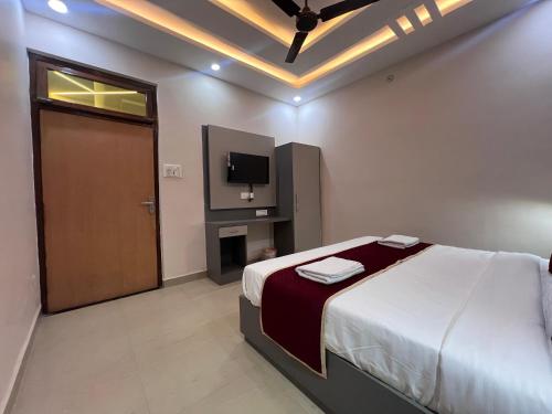 Akshita Hotels in Fyzabad, India