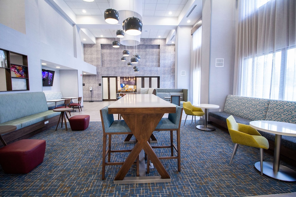 Hampton Inn & Suites North Attleboro - photo 3