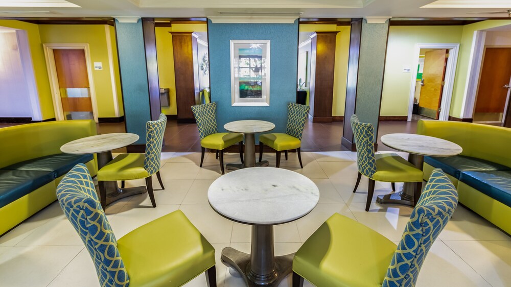 Holiday Inn Express Hotel & Suites Birmingham Irondale by IHG - photo 42
