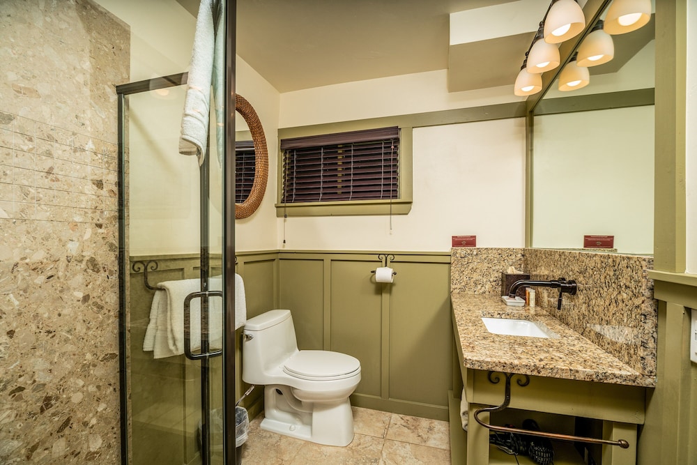 Highland Haven Creekside Inn - photo 122