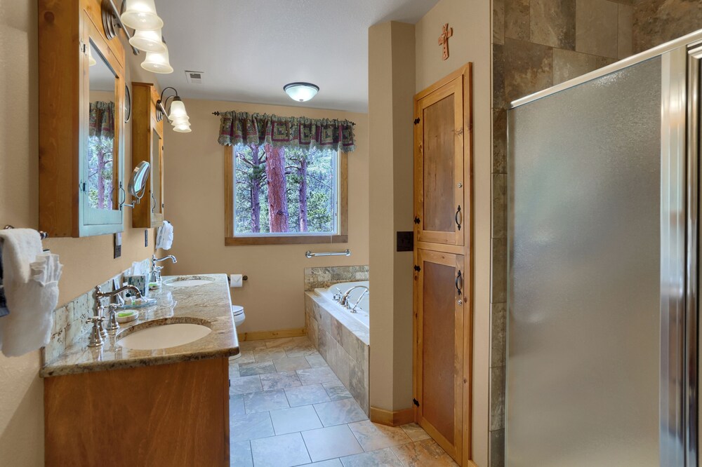 Pikes Peak Guest Cabin at Rocky Mountain Lodge - photo 15