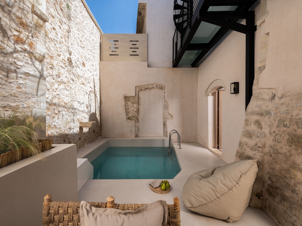 Sutor Chic Manor in Rethymno, Greece