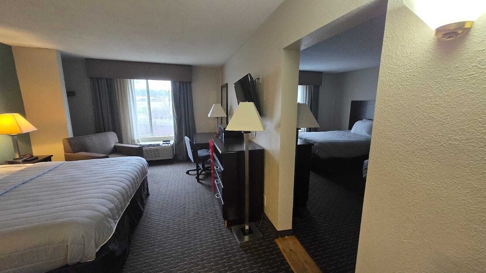 Copley Inn & Suites By OYO Akron OH - photo 14