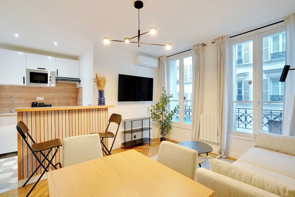 Charming Refuge Near the Sacre Coeur — 4-Star Luxury Hotel in Paris, France