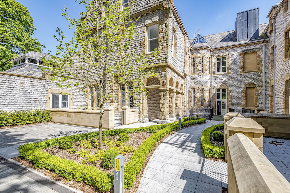 Alice House Stone Cross Mansion — 4-Star Luxury Hotel in Ulverston, United Kingdom