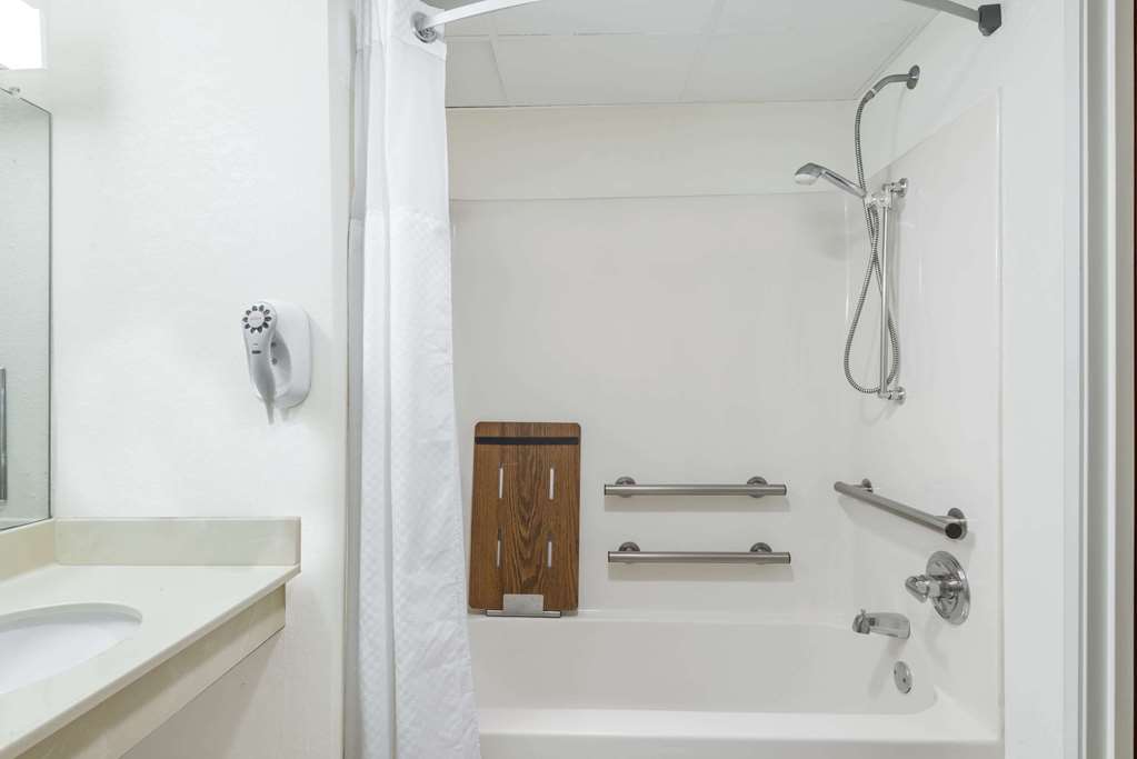 Days Inn by Wyndham Norton - photo 6