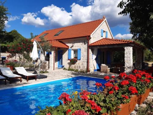 House Toma — 4-Star Luxury Hotel in Oklaj, Croatia