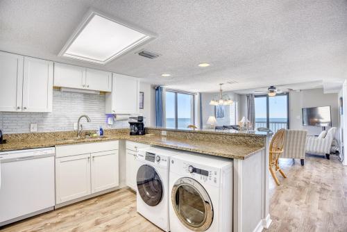 Oceanfront Waterpointe 1 Unit 1001 Sleeps Ten Balcony Pools Free Parking — 4-Star Luxury Hotel in North Myrtle Beach, United States