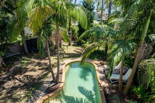 VIVID Lake Macquarie Cosy House heated pool ev station fireplace 1 hour from Sydney — 4-Star Luxury Hotel in Summerland Point, Australia