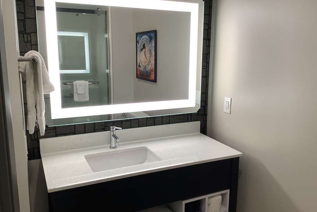 La Quinta Inn & Suites by Wyndham Corpus Christi Southeast - photo 16