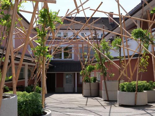 Kirchenwirt Stubenberg Kunsthotel in Stubenberg, Austria