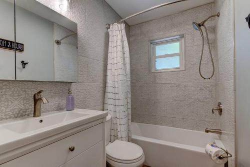 Spacious 3 Bedroom PET FRIENDLY Close to beach — 4-Star Luxury Hotel in Tarpon Springs, United States