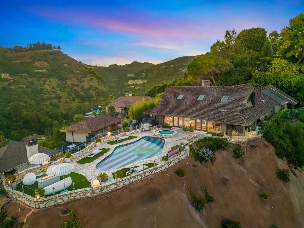 Beverly Tree House — 4-Star Luxury Hotel in Beverly Hills, United States