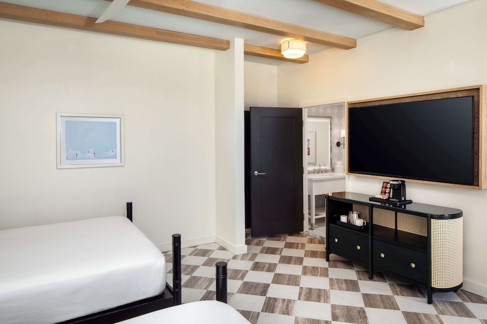 Casa Marina Key West Curio Collection by Hilton - photo 8