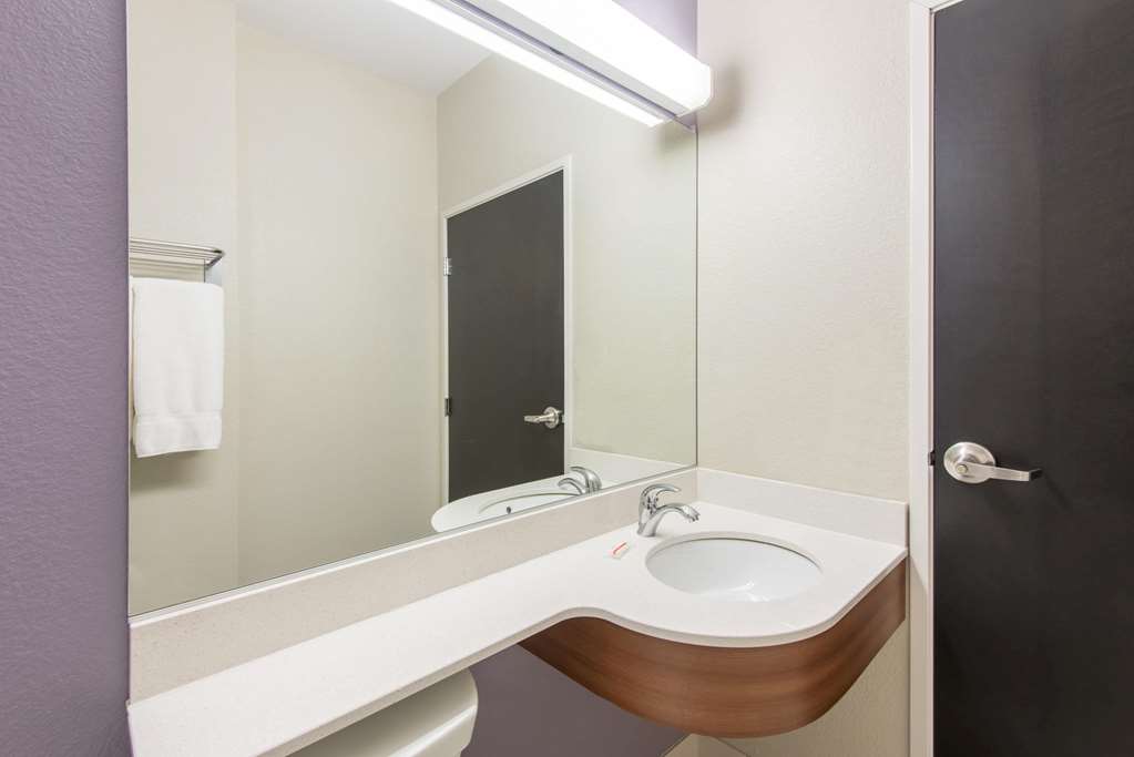Microtel Inn & Suites By Wyndham Cadiz - photo 8