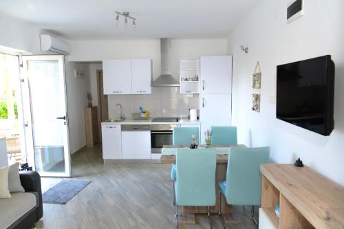 Apartman Murter 2 1 — 4-Star Luxury Hotel in Murter, Croatia