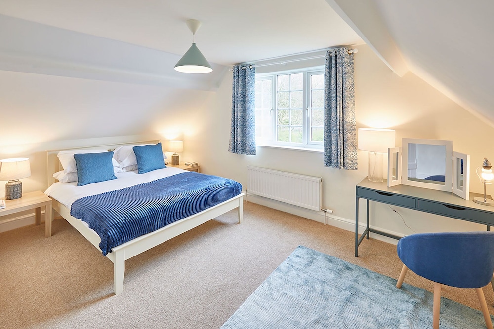 Host Stay Gardeners Cottage