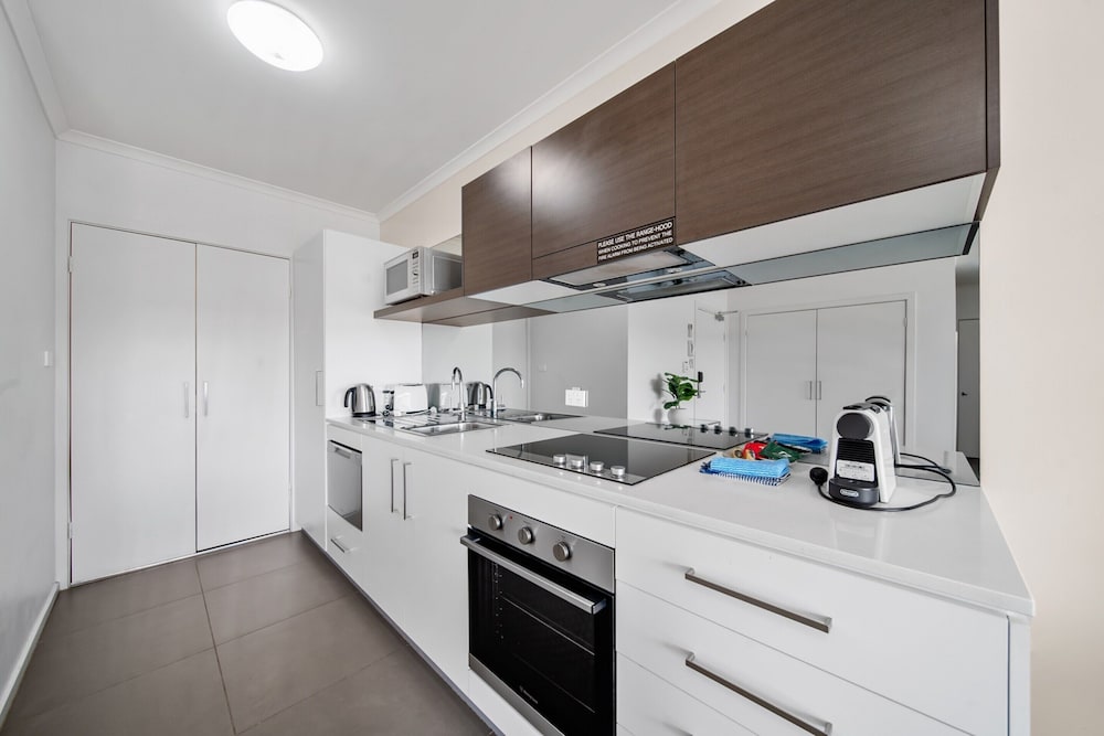 Bright 1 Bed Apartment with Balcony — 4-Star Luxury Hotel in Canberra, Australia