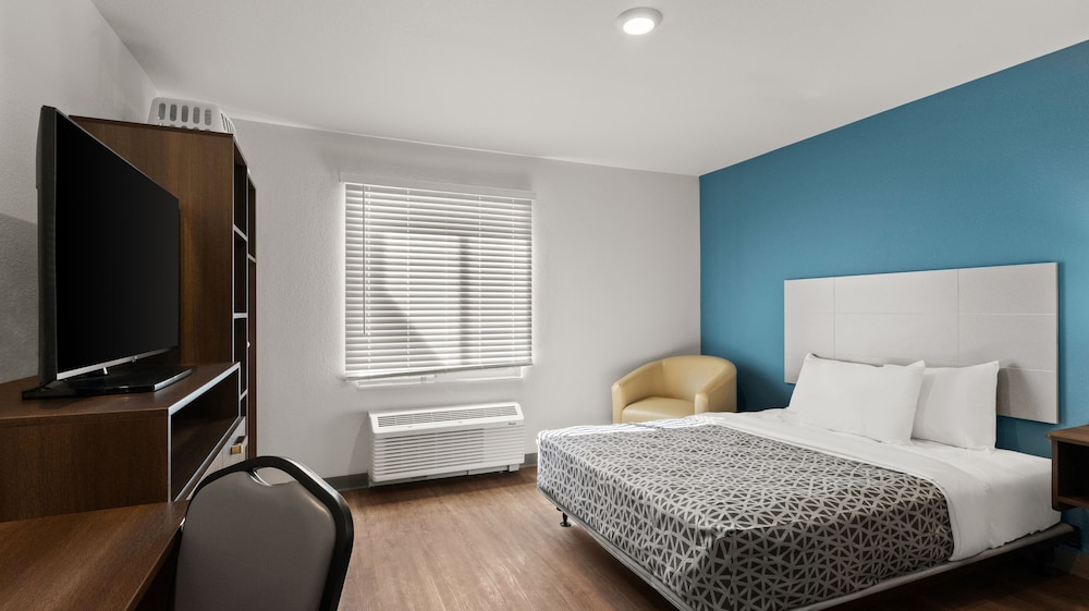 WoodSpring Suites Greeley - photo 14