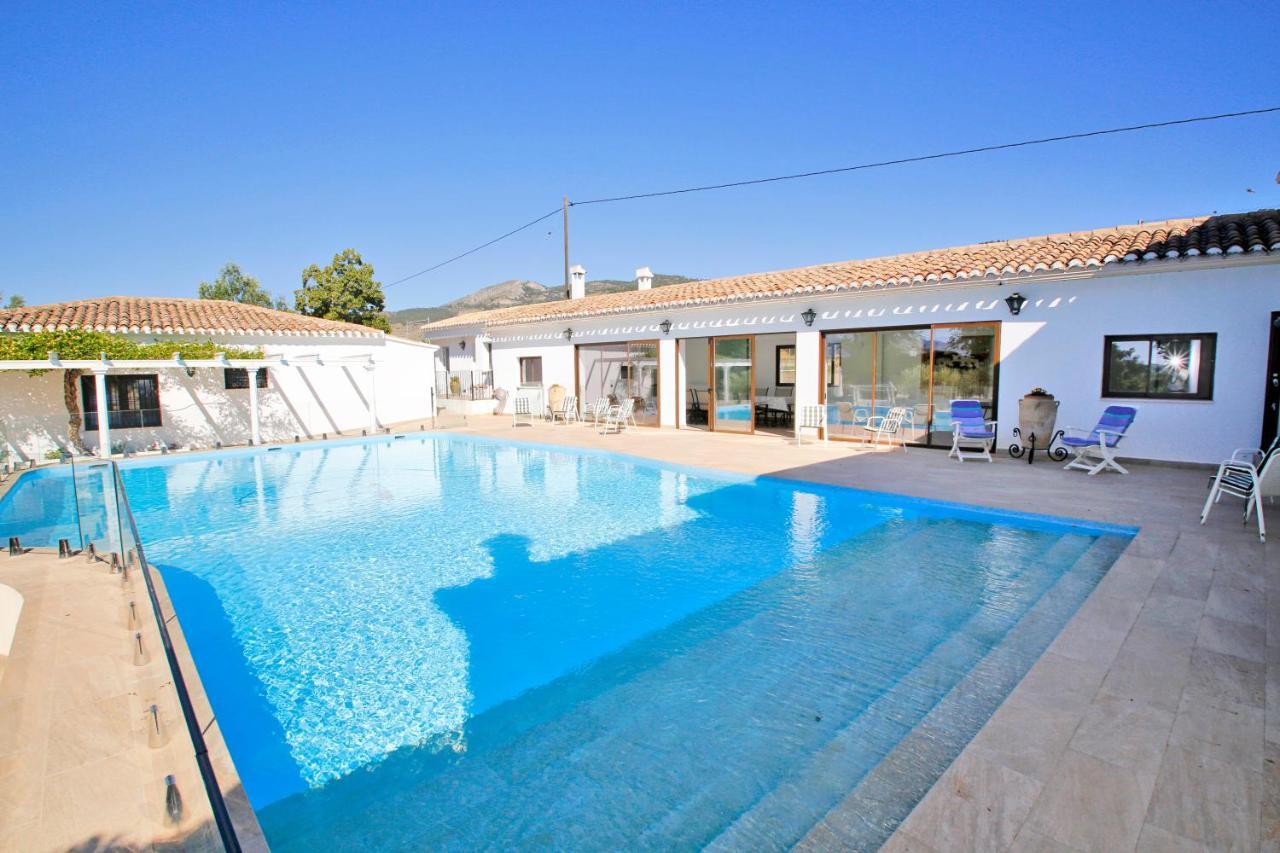 Senia Tomaset III — 4-Star Luxury Hotel in Onil, Spain