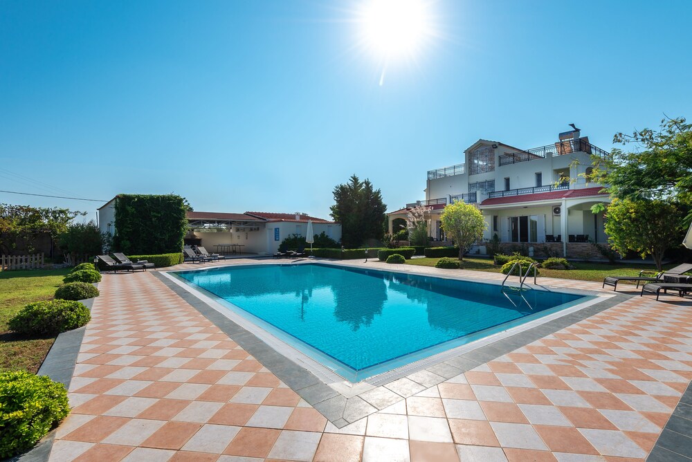Royal Classico Villa — 4-Star Luxury Hotel in Rodos, Greece