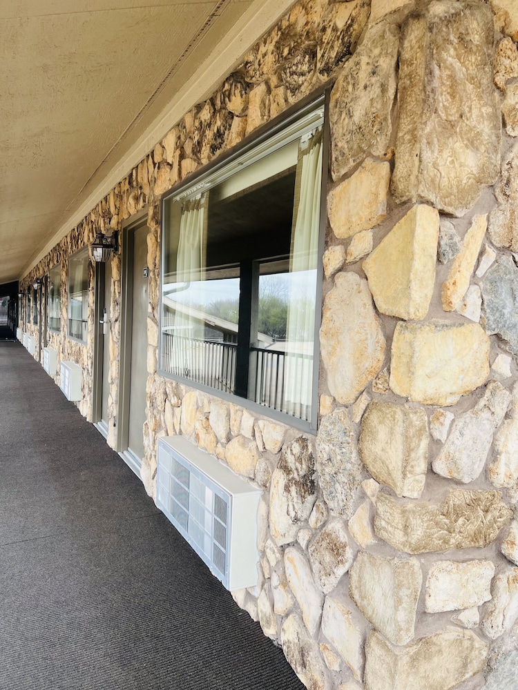 Cattle Country Lodge - photo 39